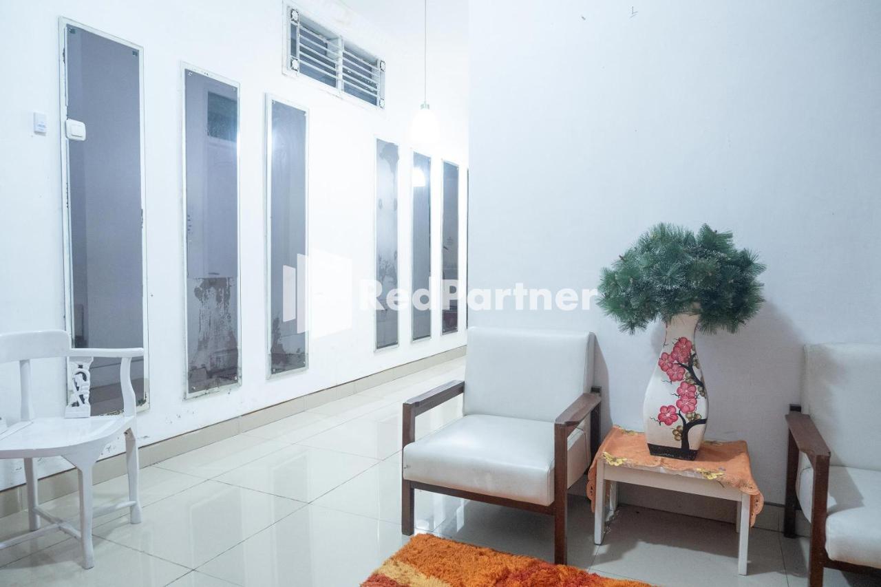 House Of Joy Sopalan Redpartner Hotel Kalasan Exterior photo